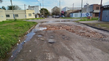 Siguen los reclamos vecinales por los pozos en las calles de La Plata